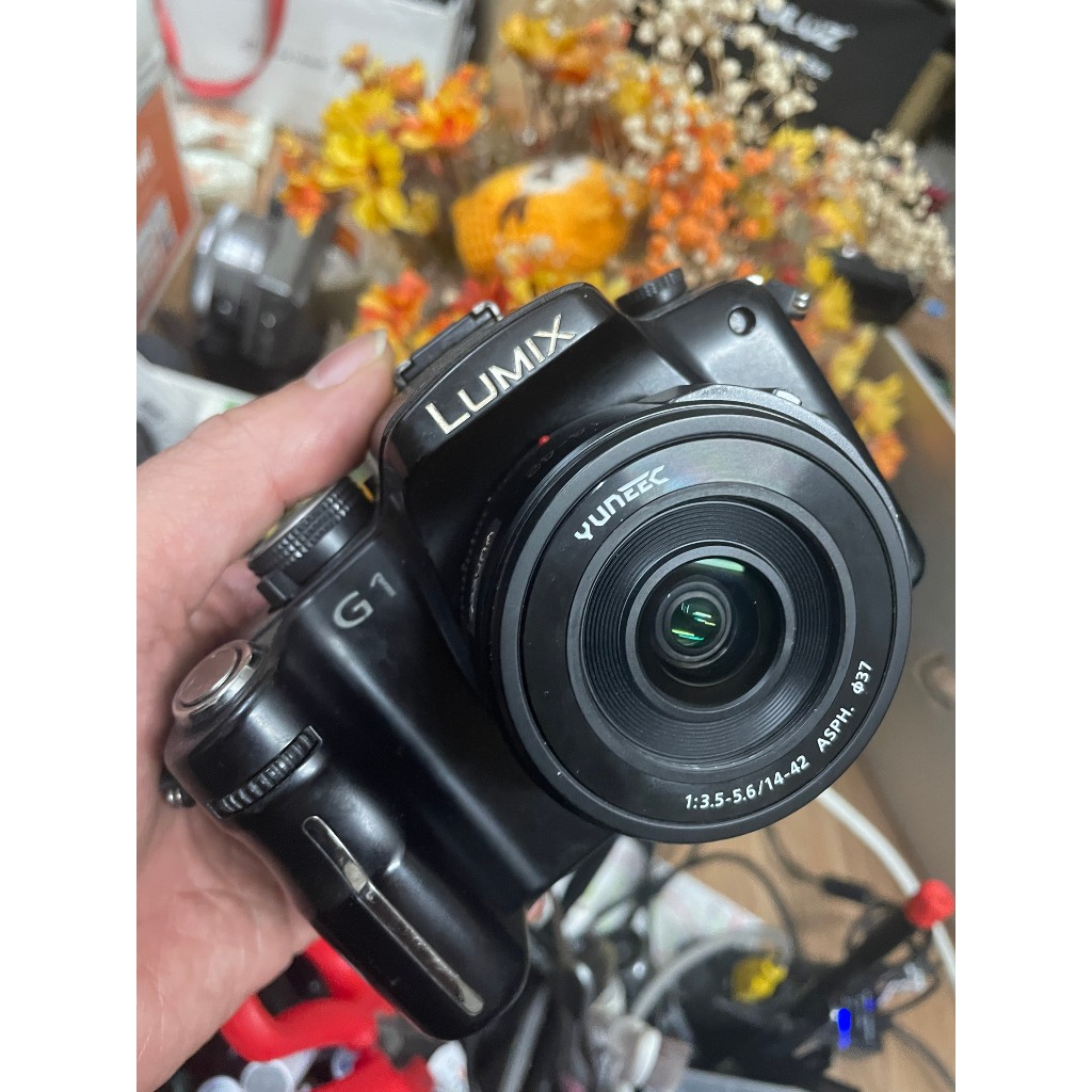 Máy ảnh Lumix DMC G1 kèm ống kính 14-42 zoom điện màn lật 360 độ