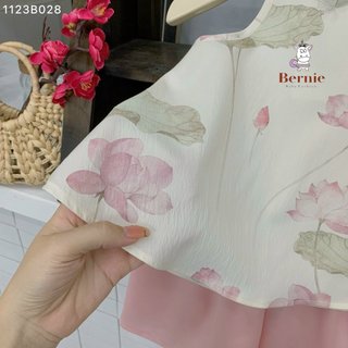 Set yếm lụa hoa sen Bernie cho bé gái