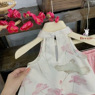 Set yếm lụa hoa sen Bernie cho bé gái