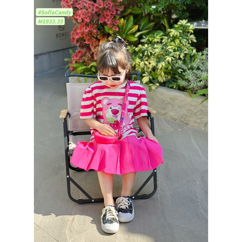 Đầm gấu dâu kẻ hồng Sofia Candy so cute