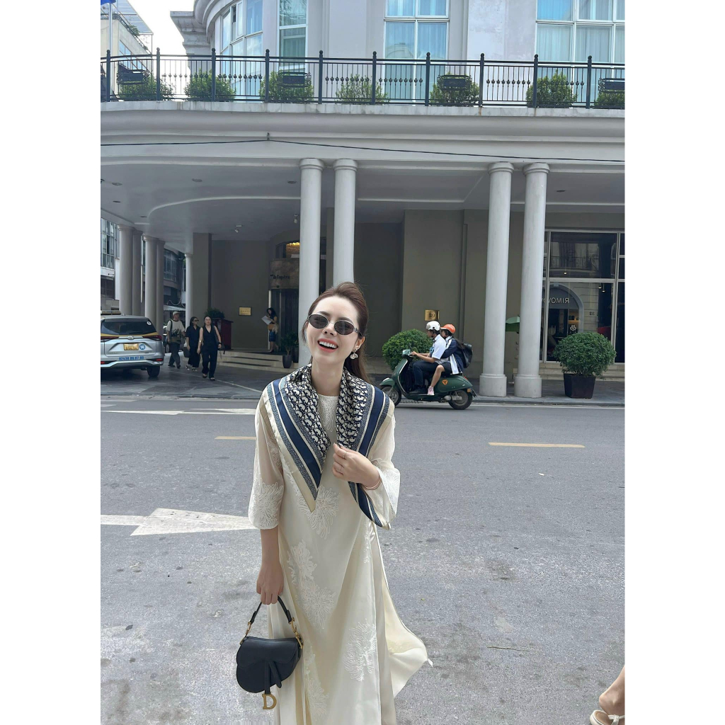 Áo dài cách tân 4 tà ren thêu Thi Thư , dáng suông cổ kiềng - Áo Dài Mary
