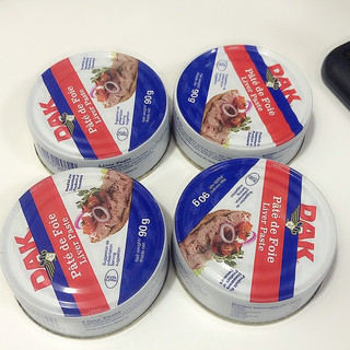Pate gan heo hiệu dak 90gr - date 12/10/2026