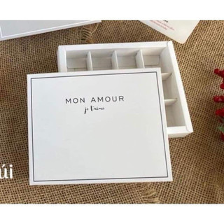 Hộp đựng sô-cô-la mon trắng