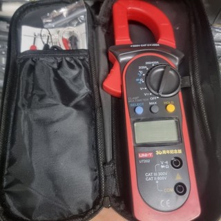 Đồng Hồ Kẹp Dòng UT 202