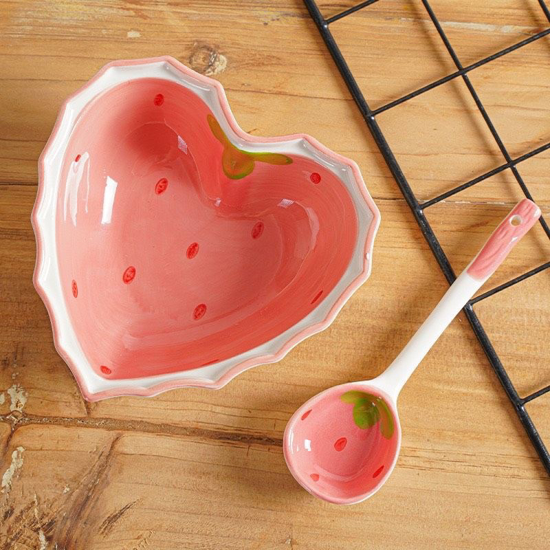 Chén Bát Sứ Hình Trái Tim Dâu Hồng Kèm Thìa Sứ Cao Cấp ( bát dâu tây)