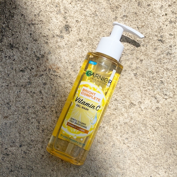 Sữa Rửa Mặt Garnier Vitamin C Gel Wash 120 ml