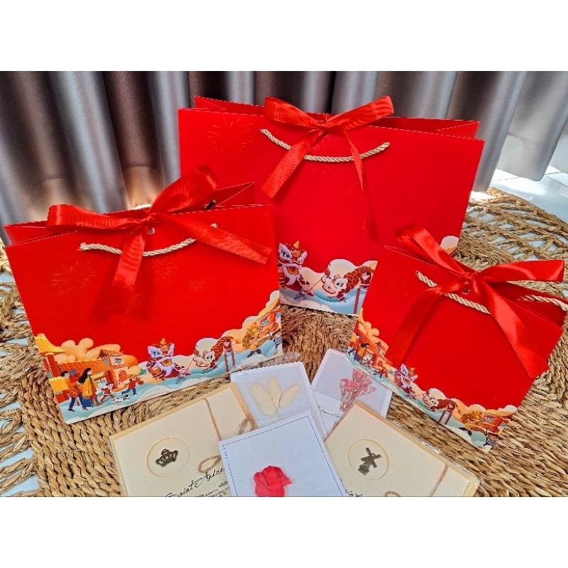 Túi giấy đựng quà 8/3 kèm ruy băng