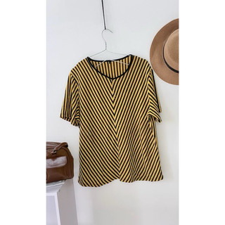 áo thun vàng kẻ sọc V gọn dáng size L.S823