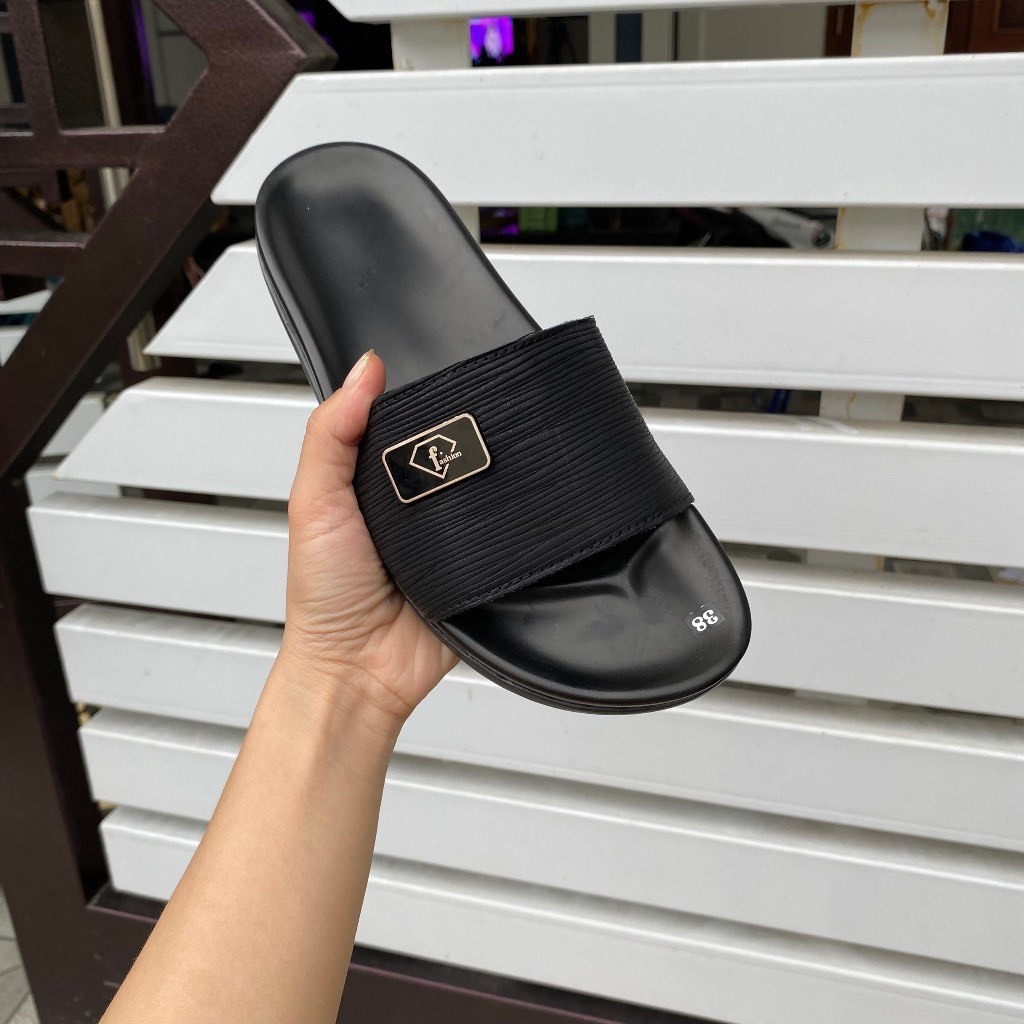 Dép Nam, Dép Da Quai Ngang Gắn Mác Fashion Mới Nhất Chống Thấm Nước Quai Da Lộn Đẳng Cấp