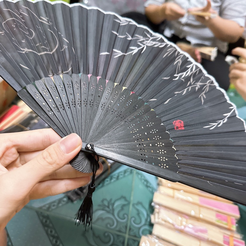Quạt xoè cho Nam, chụp ảnh hán phục