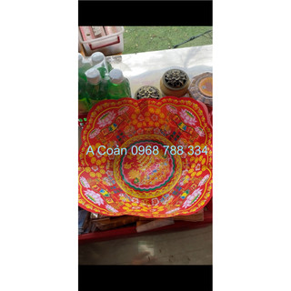 Một Thuyền Hoa Nhỏ Trong Thờ Cúng
