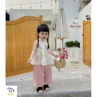 Set yếm xinh cho bé in hoa sen quần lụa xinh xỉu
