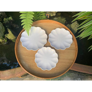 Đĩa nhựa bày thạch ở giữa mâm cúng