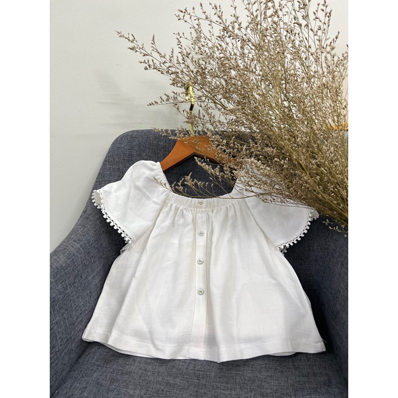 Áo trắng vải linen dáng babydoll trễ vai cho bé gái 10kg-45kg