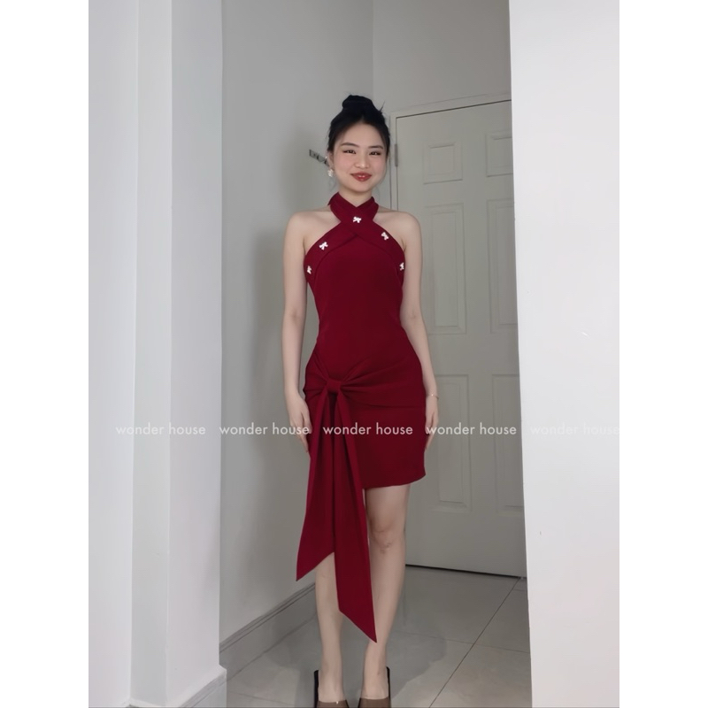 Đầm thiết kê Wonderhouse Mio Dress cổ yếm form dáng ôm chất vải dày dặn dự tiệc, dạo phố sanh chảnh