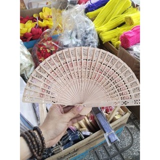 Quạt gỗ trang trí tết, chụp ảnh