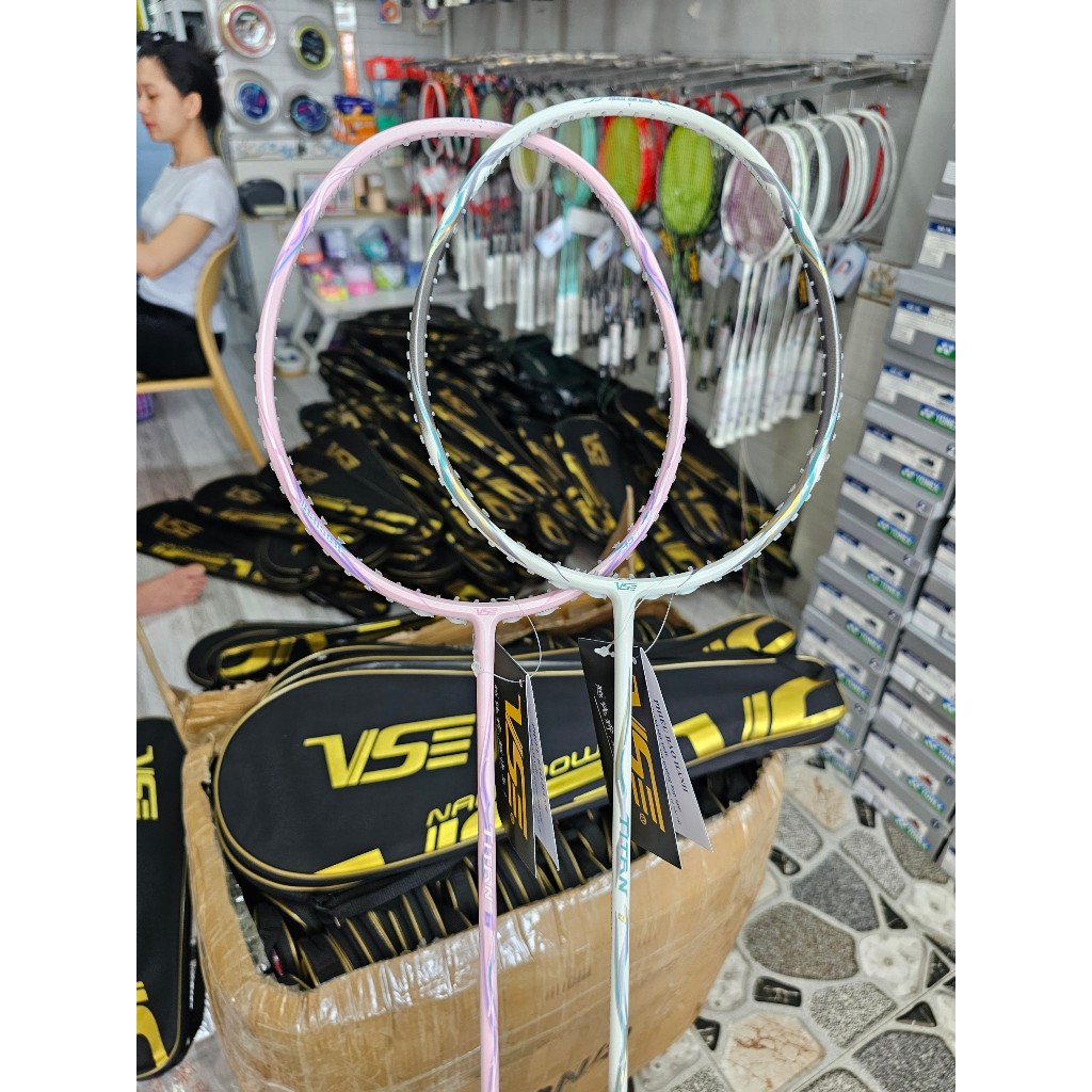 Vợt cầu lông VS Titan 6 Titan7 chính hãng tặng túi quấn cán