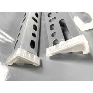 Đế nhựa lót chân sắt v lỗ
