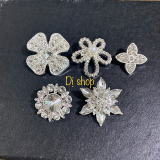 Tag cài đá tia và hoa cài áo đủ size