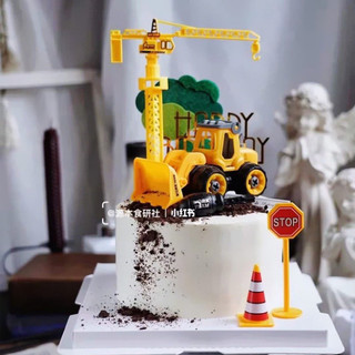 Xe cẩu size to trang trí bánh kem