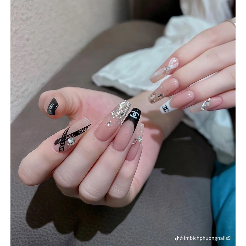Móng up nailbox chử X thang sang chảnh