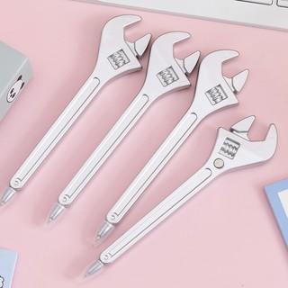 Bút bi hình cục xương độc lạ