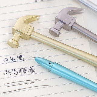 Bút bi hình cục xương độc lạ
