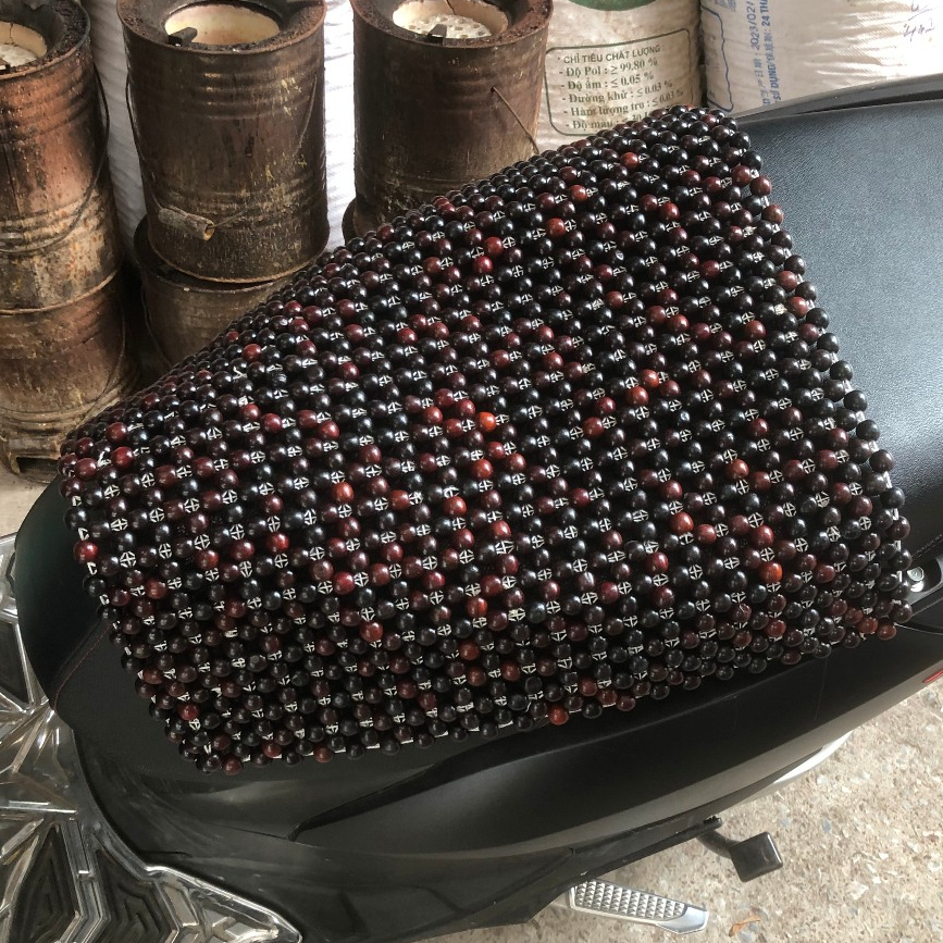 Đệm Hạt Gỗ 45x45 cm Trắc đỏ đen sang trọng dành cho xe máy ô tô và nhiều loại ghế giá xưởng Làng Nghề Tiện Nhị Khê
