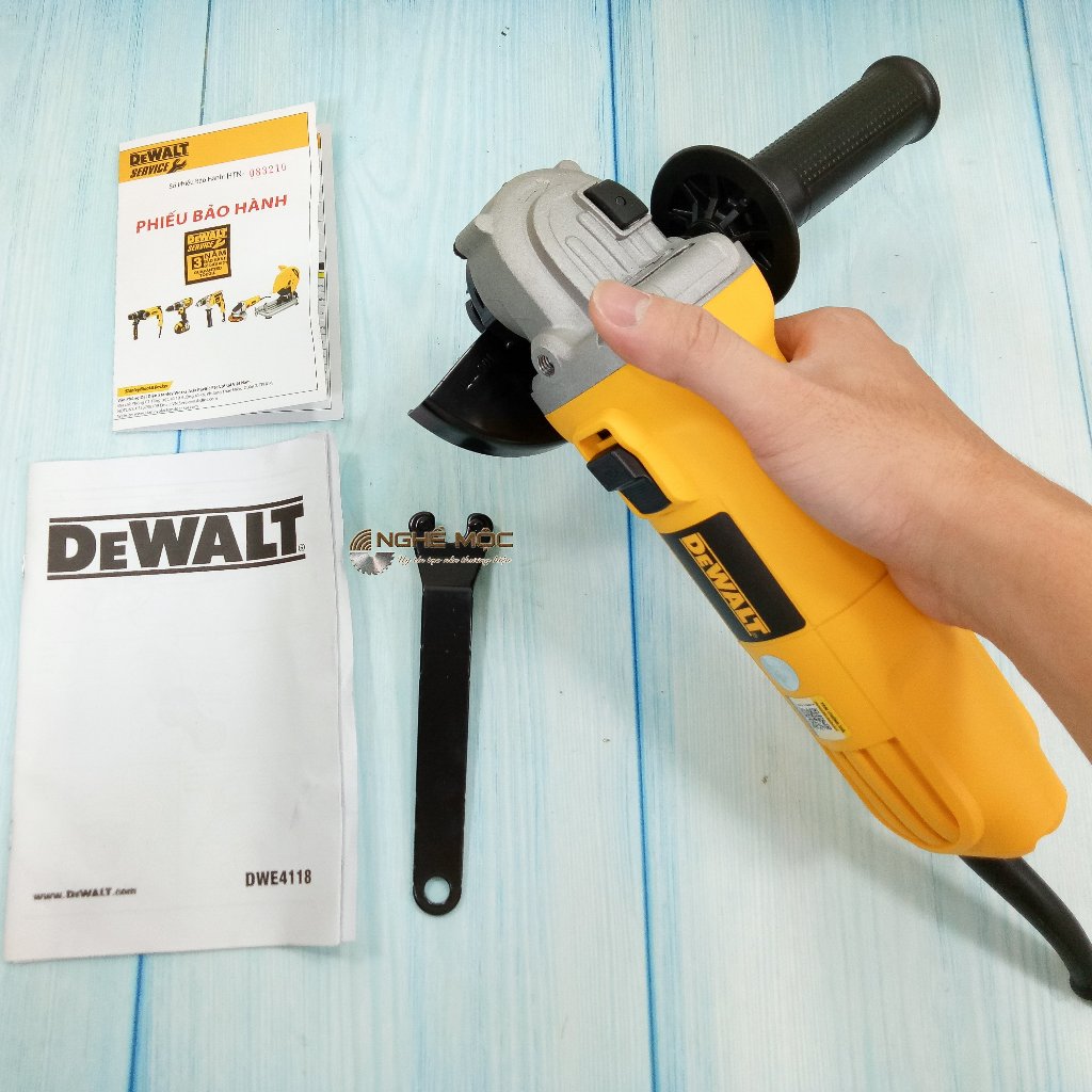 Máy mài góc Dewalt DWE4118-B1 950W, có điều tốc và khởi động mềm - Chính hãng