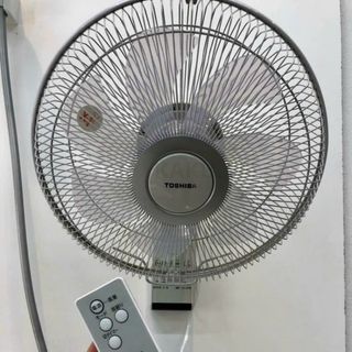 Quạt treo tường toshiba tf-30rk26-h 7 cánh 4 tốc độ gió
