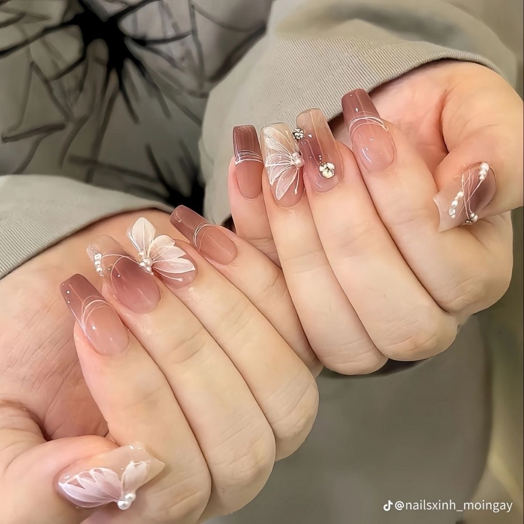 Dochic nailbox D179 ombre cánh hoa trắng tinh khôi