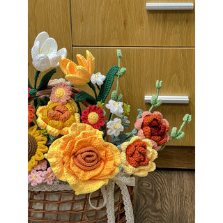 Giỏ hoa bằng len handmade