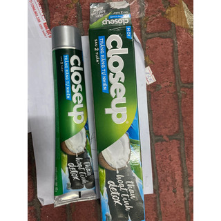 KEM ĐÁNH RĂNG CLOSEUP TRẮNG RĂNG VỊ DỪA 180G