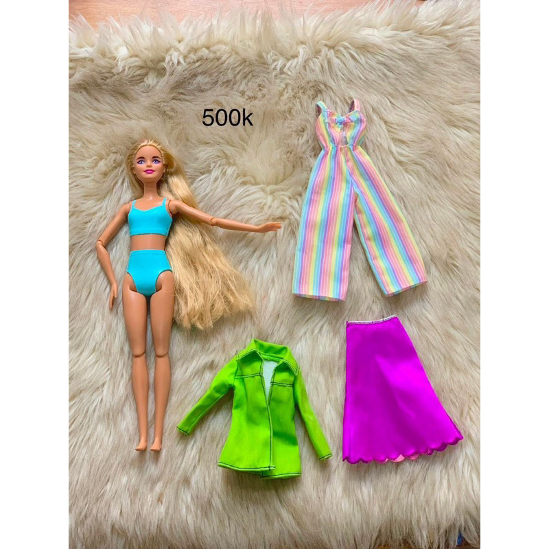 Búp Bê Barbie BMR 1959 có 22 khớp, tao dáng Yogam made to move, có bán lẻ đồ.