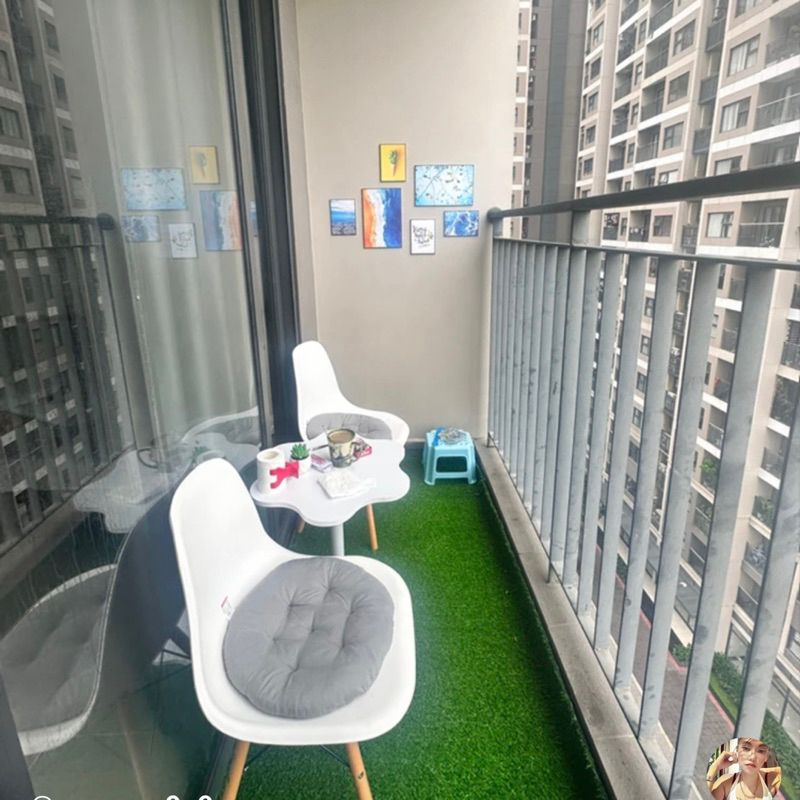 Bàn trà cánh hoa trắng, kệ decor sang trọng chân sắt tròn | BigBuy360 - bigbuy360.vn