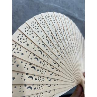 quạt gỗ mộc trang trí