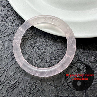 Vòng tay đá thach anh hồng nhạt bản loại trong pastel đẹp kiểm định