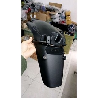 Chắn bùn sau xe máy điện Vespa( Đuôi bắt biển xe máy điện Vespa)