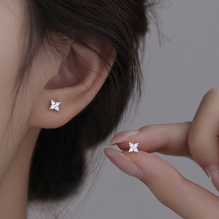 Bông tai bạc nữ Phúc Minh Jewelry khuyên tai cỏ bốn lá đính đá chiếc chất liệu bạc 925 trang sức nữ