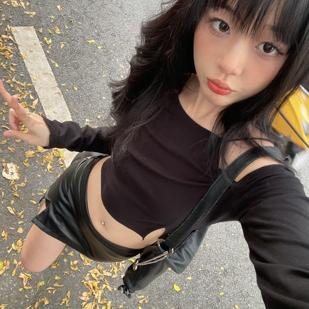 MORSELA® chính hãng -  Áo croptop nữ kiểu tay dài CERES form ôm khoét vai xẻ tà phong cách cá tính