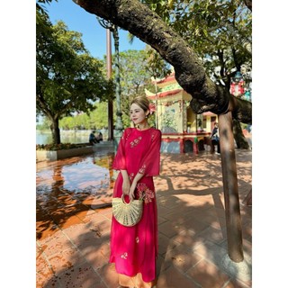 Áo dài cách tân Nhã Kỳ, chất liệu tơ Crep đỏ cao cấp, thêu hoa, thiết kế dáng suông tay lỡ, mềm mại, trẻ trung.