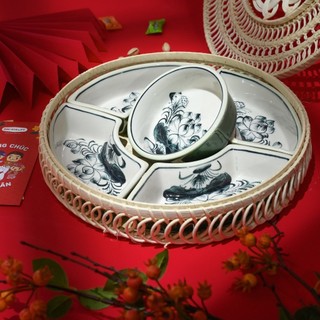 Hũ Sứ Hoạ Tiết Kèm Khay Mây Đường Kính 32cm Đựng Bánh Kẹo Đồ Khô Hoặc Bày Mâm Cúng Ban Thần Tài Gốm Sứ Bát Tràng