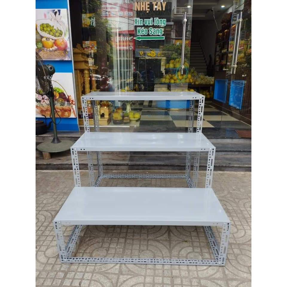 Kệ sắt bậc thang, kệ tam cấp 3 tầng mặt tầng rộng 40cm .Kích thước dài 0,6m, 0,8m, 1m, 1,2m và 1,5m