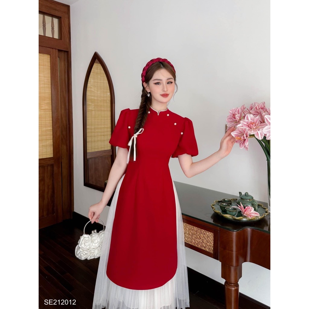 Áo dài cách tân đỏ vàng kèm chân váy xòe mặc Tết 2024