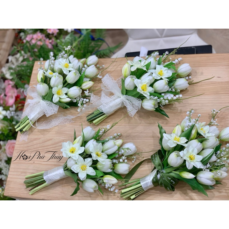 Hoa cầm tay cô dâu tulip lụa cao cấp