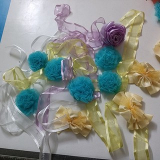 Nơ xinh buộc màn nhiều màu