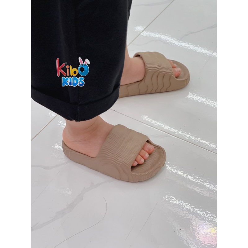 Dép Lê Siêu Nhẹ Đế Đúc Chống Trơn Quai Ngang 3 Sọc Hot Trend Cho Bé Trai sz 24-35
