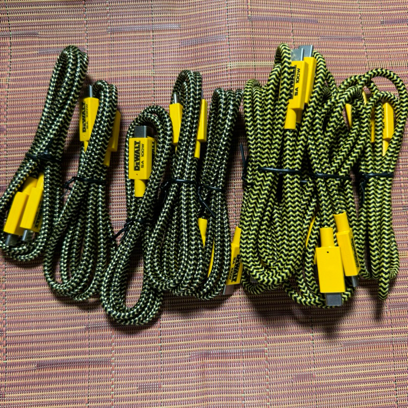 Cáp Type C to Type C DeWalt 100W 5A DCB094K 1 (Không Hộp)