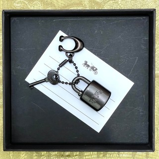Coach charm ổ khóa c bạc chính hãng