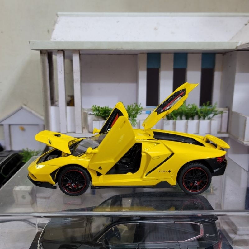 Mô hình xe Lamborghini Centenario tỉ lệ 1:24 có còi, có đánh lái và chạy cót